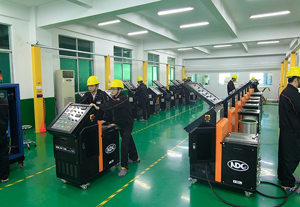 NDC為十多家領(lǐng)先的非織造布企業(yè)制造復合機，以應對3月份的疫情。